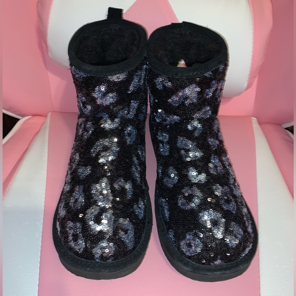 VS PINK Size LARGE 9/10 RARE HTF Cheetah Pattern Bling Faux Fur Lined Boots. - Picture 2 of 13